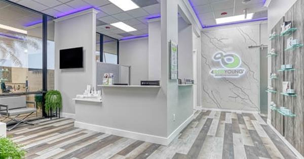 An IFPG Consultant and Rep'M Group Help 4Ever Young Franchise in Portland, OR!