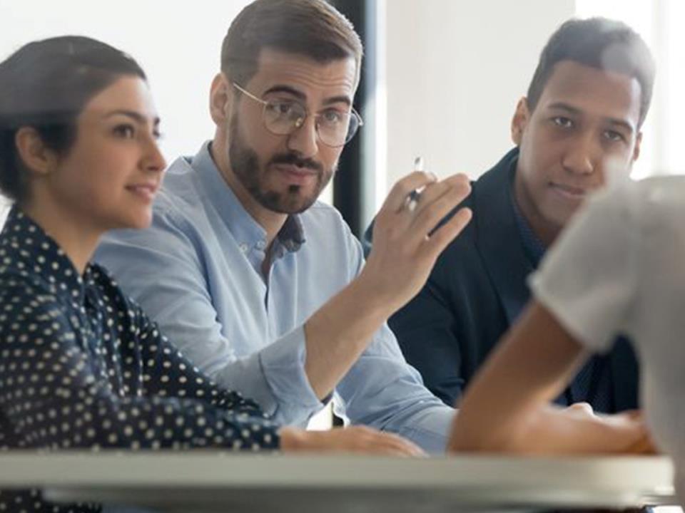 advantages and disadvantages of owning a franchise